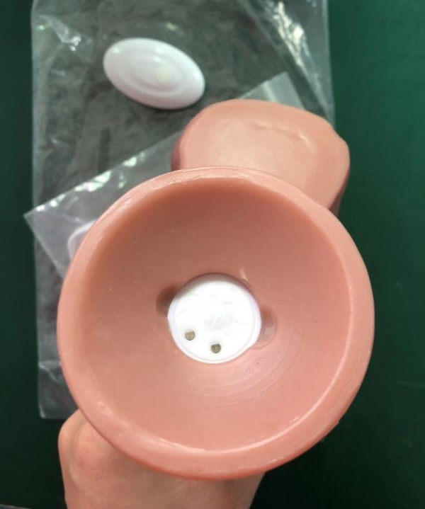 Реалистичный вибратор с пультом дистанционного управления и съемной вставкой, 10 режимов вибрации, ПВХ, USB-магнит, натуральный цвет.