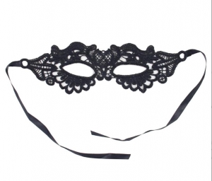 Женская кружевная маска